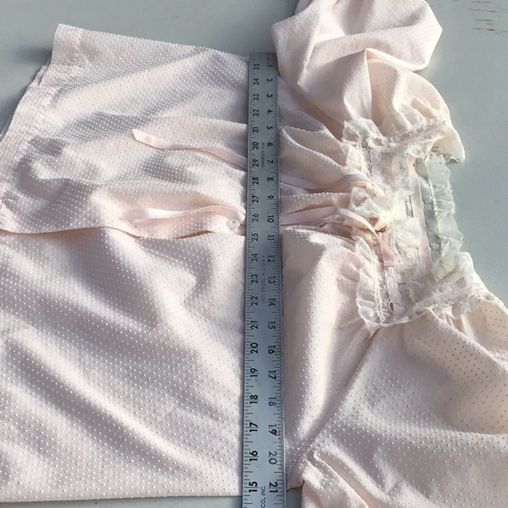 Vintage Barbizon pink dotted Swiss bed jacket. - Picture 5 of 6